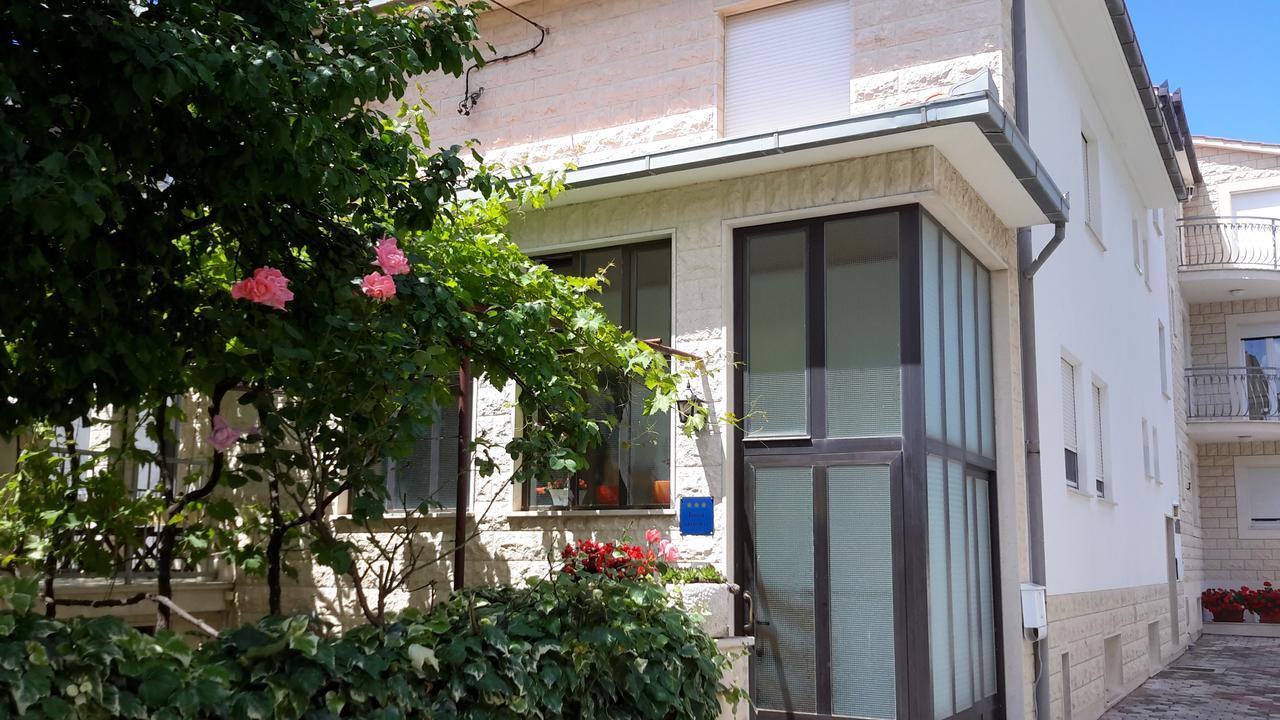Arya Apartment Podstrana Luaran gambar